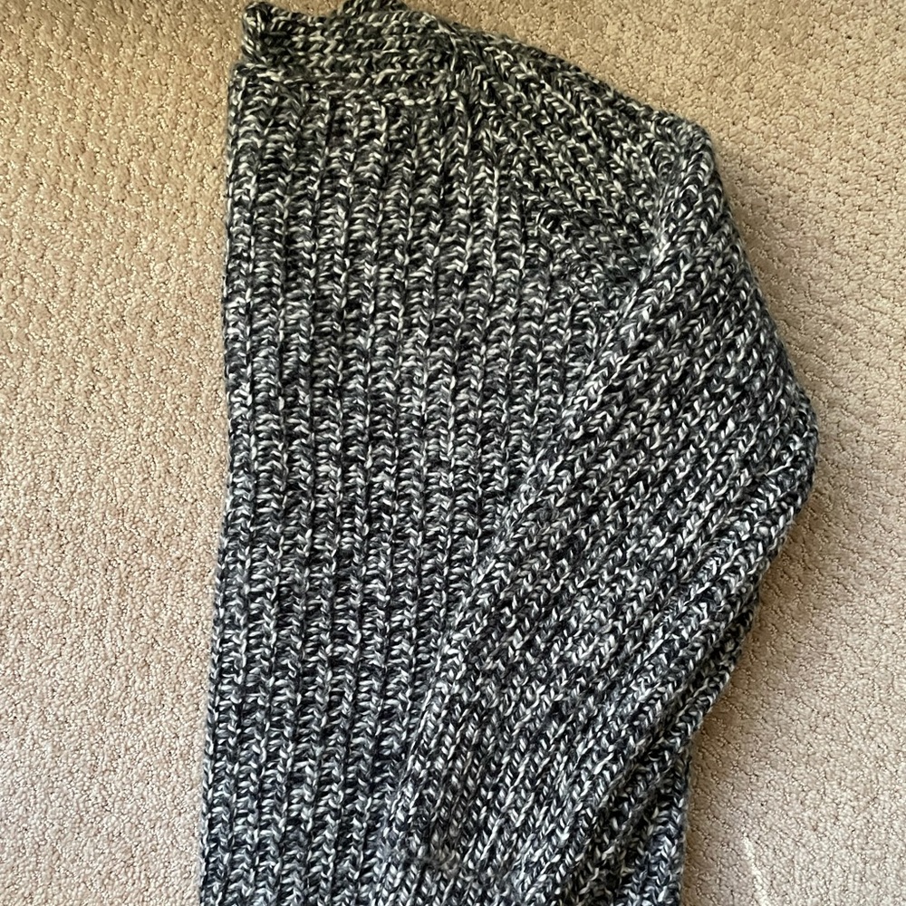 VINCE sweater. New. Small